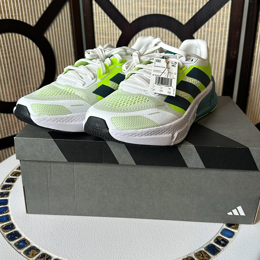 NWB Men’s Adidas Questar 2 M - Green White Shoes/Sneakers Expedited Size 11.5
